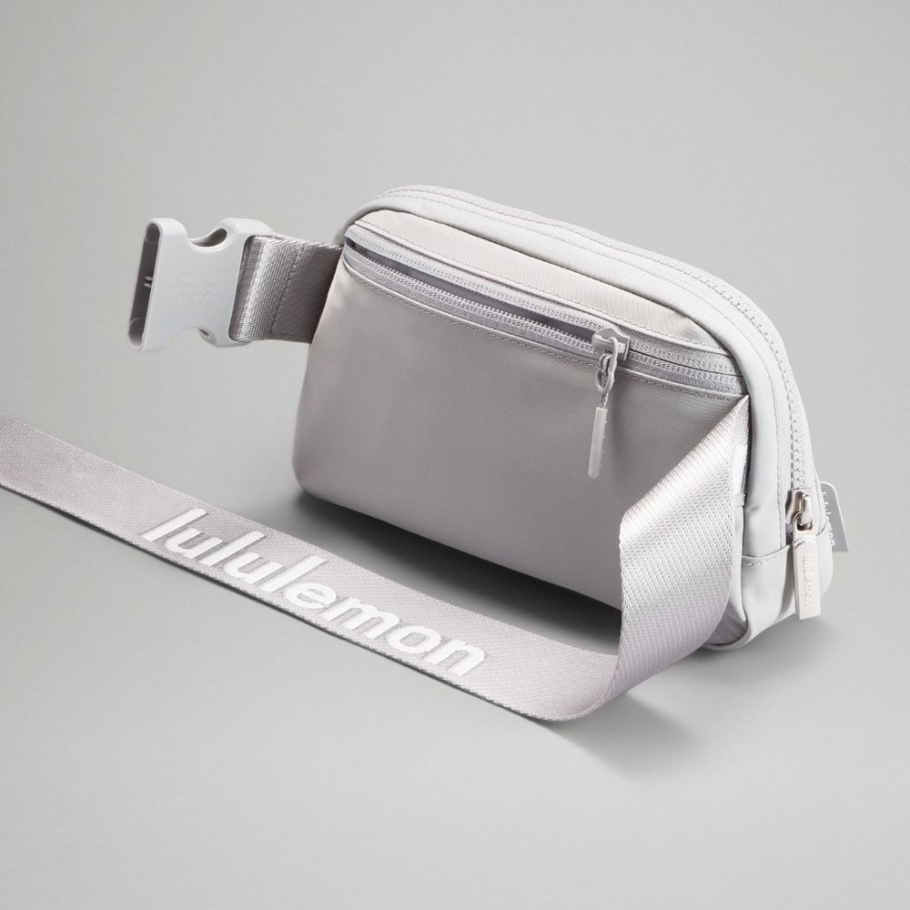 SOLD- NWT Lululemon Everywhere Belt Bag 1L silver drop/white - Picture 4 of 7